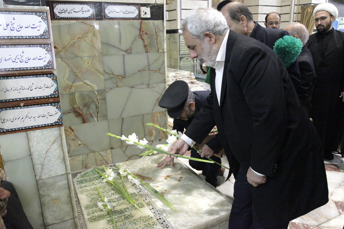 در بارگاه سلاطین عقل