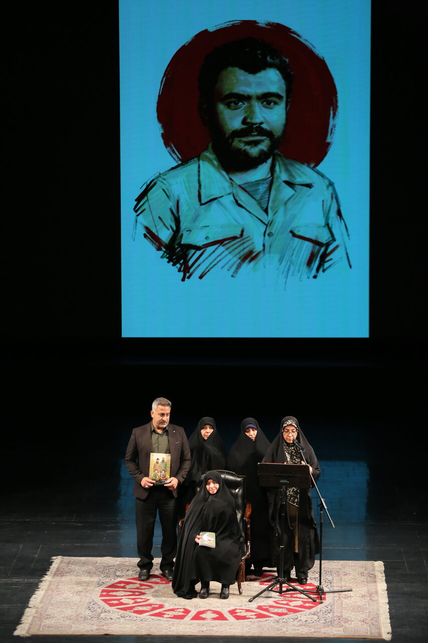 زنان ایرانی چگونه به قهرمانان مقاومت تبدیل شدند؟ | ۵۰۰ زن در نبرد مستقیم با دشمن به شهادت رسیدند