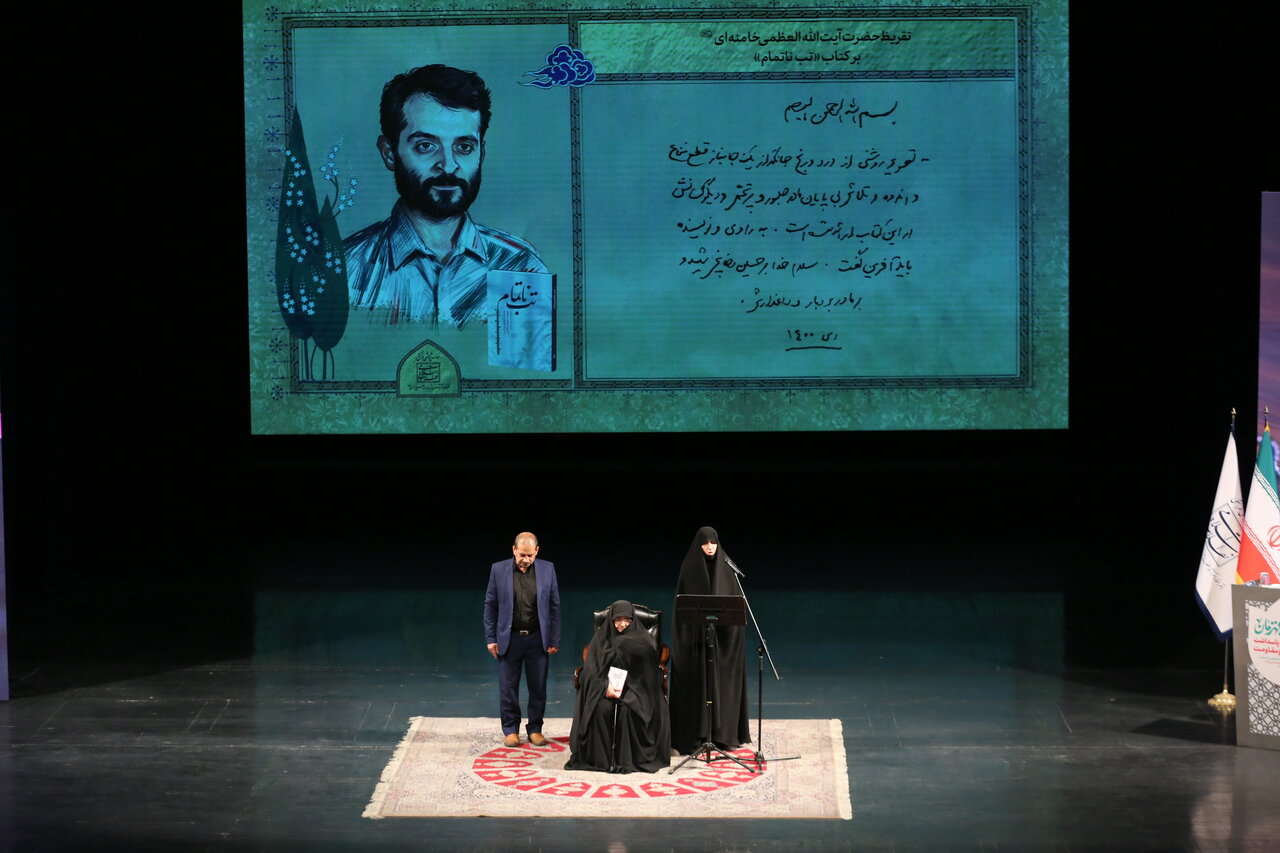 زنان ایرانی چگونه به قهرمانان مقاومت تبدیل شدند؟ | ۵۰۰ زن در نبرد مستقیم با دشمن به شهادت رسیدند