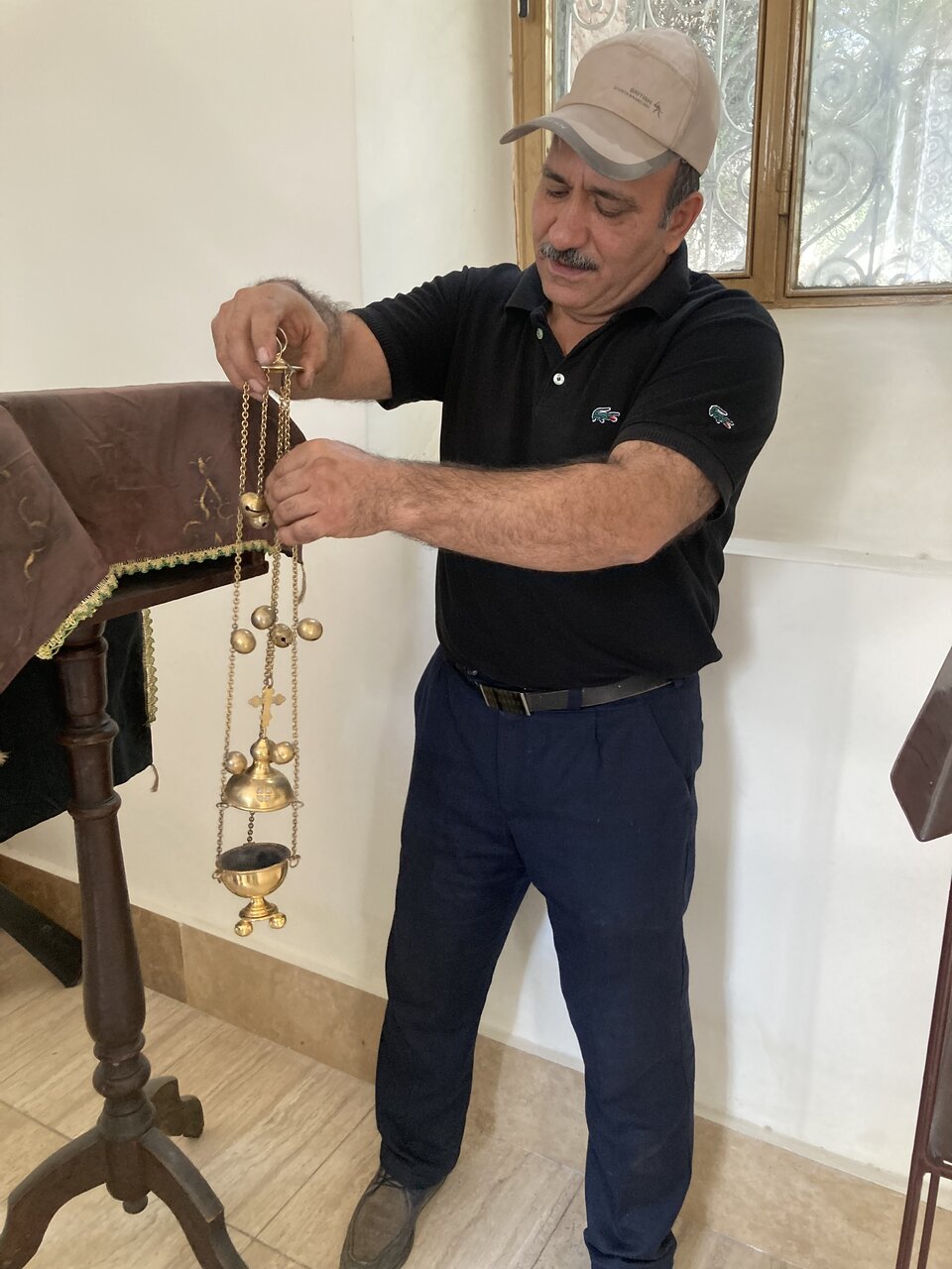 نگهبان گورهای تاریخی تهران