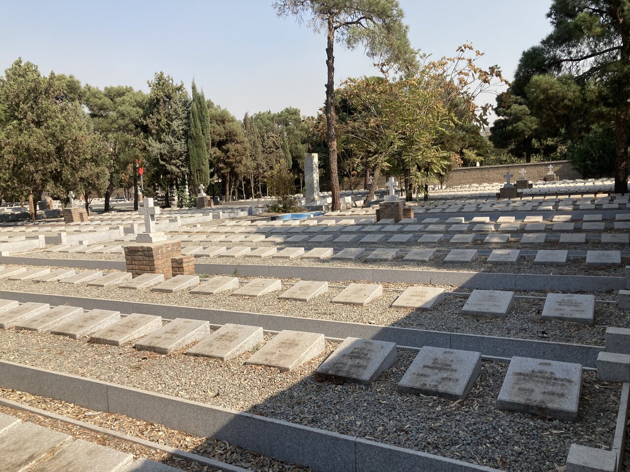 نگهبان گورهای تاریخی تهران