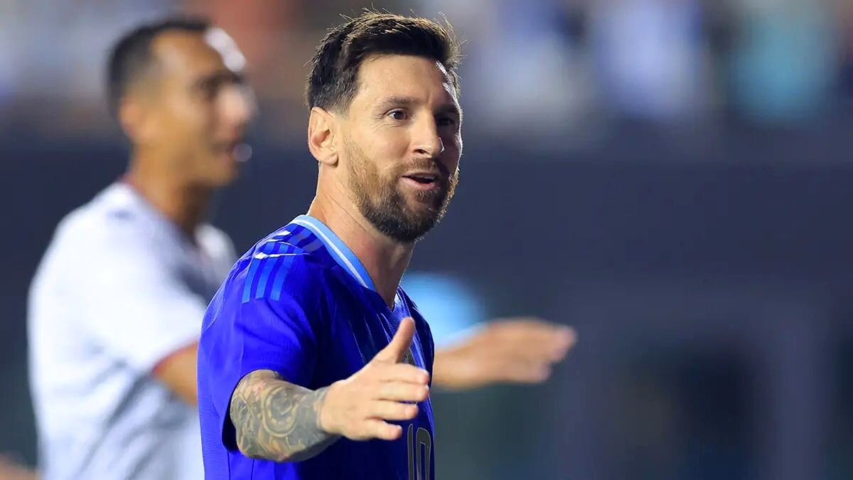 مجسمه ۲۱ متری لیونل مسی | عکس