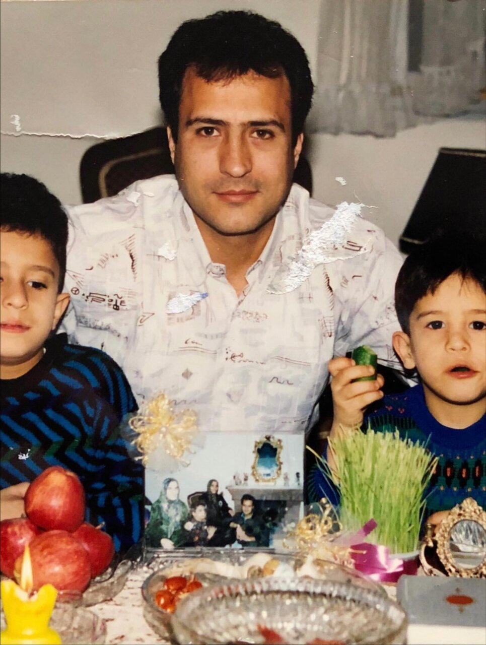 شباهت عجیب آقای بازیگر به پدر تازه درگذشته اش! | ببینید