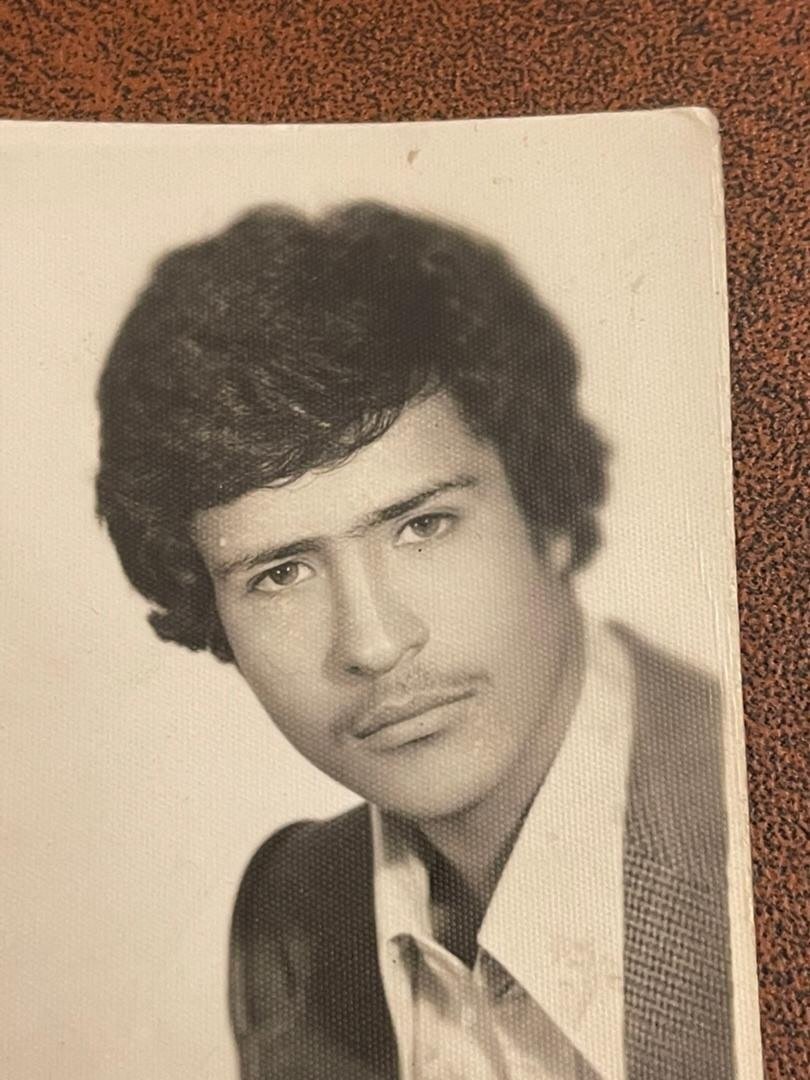 شباهت عجیب آقای بازیگر به پدر تازه درگذشته اش! | ببینید