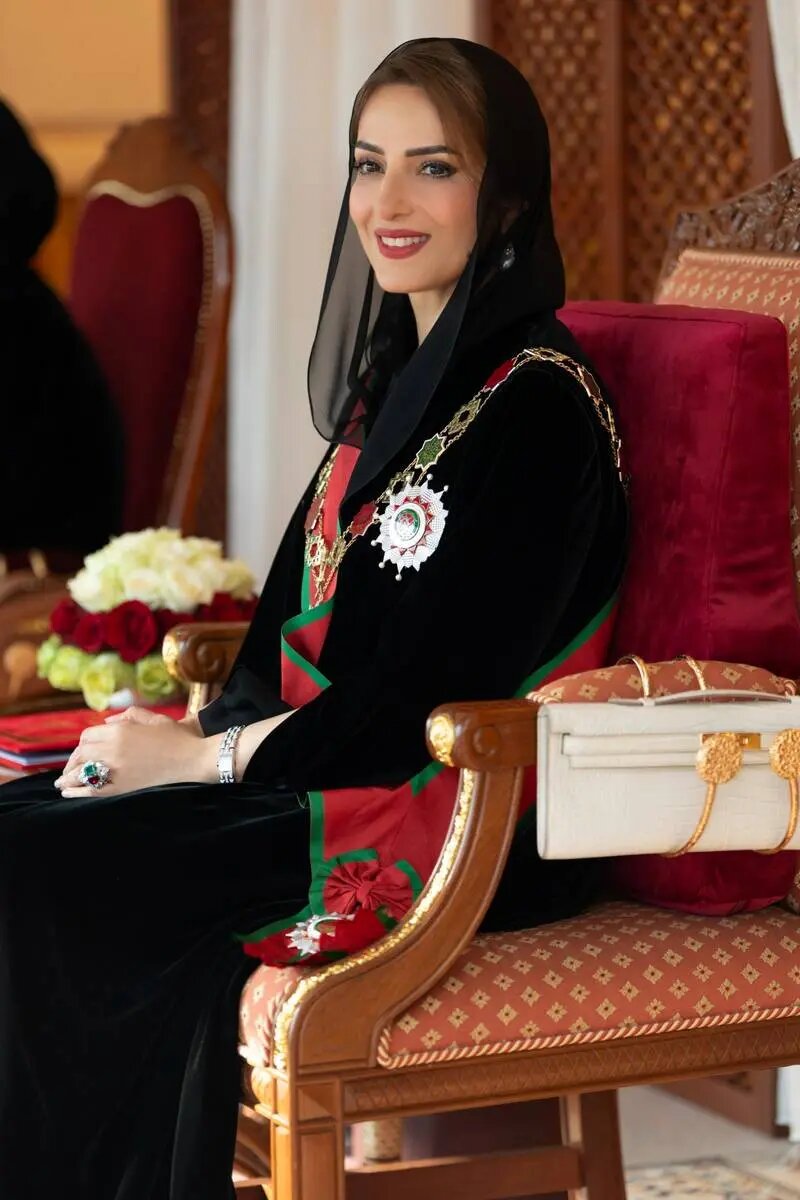 وقتی سلطان بالاترین نشان را به همسرش اعطا کرد | تصاویر