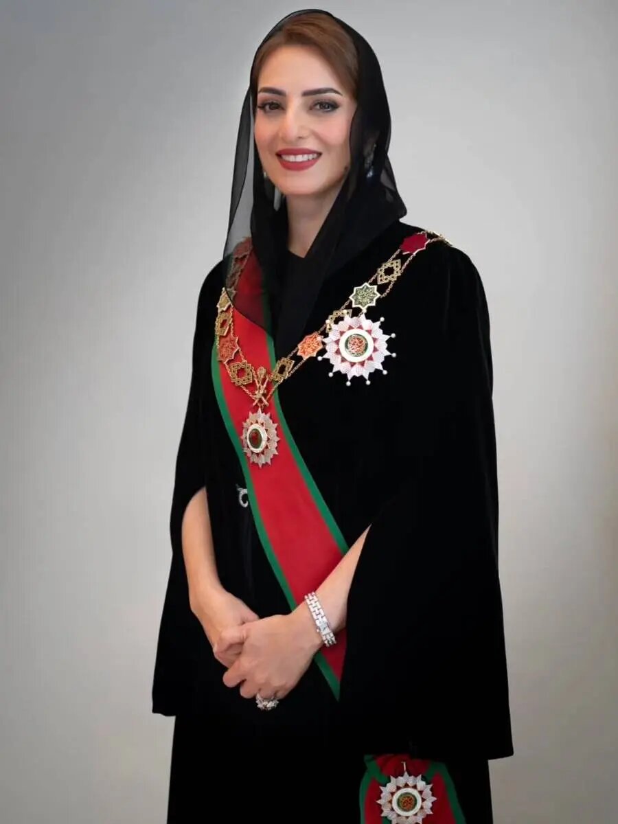 وقتی سلطان بالاترین نشان را به همسرش اعطا کرد | تصاویر