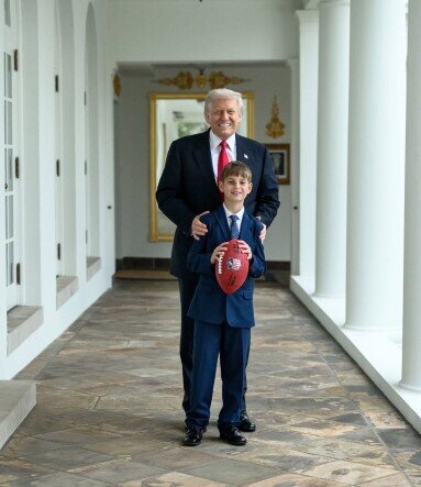 عکس یادگاری ترامپ و نوه اش در کاخ سفید