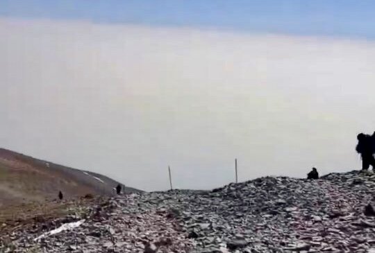 تصاویر ناراحت کننده آلودگی هوای تهران از قله توچال | آیا پایتخت تعطیل می‌شود؟ + فیلم