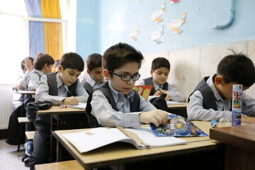 ۸هزار دانش‌آموز ایرانی در آن‌سوی مرزها