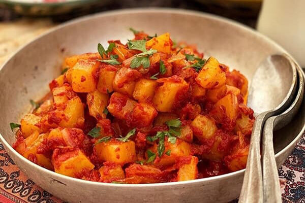 ماجرای تهاجم گوجه فرنگی به آشپزخانه‌های قاجاری