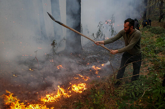 تیم آتش‌نشانان شهرداری تهران عازم الیت شدند | تصاویر