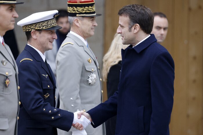 آیا فرانسه خود را برای جنگ آماده می‌کند؟ | باید برای از دست دادن فرزندانمان آماده شویم!