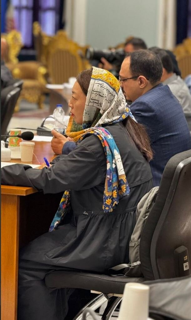 روسری جالب خبرنگار چینی سوژه کاربران شد | عکس