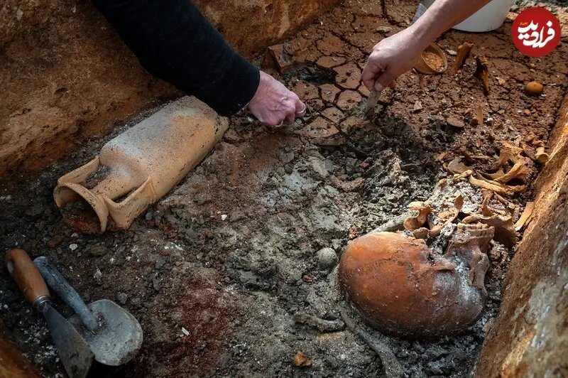 «تابوت رومی» بعد از ۱۷۰۰ سال باز شد؛ از اسکلت تا جواهرات | تصاویر