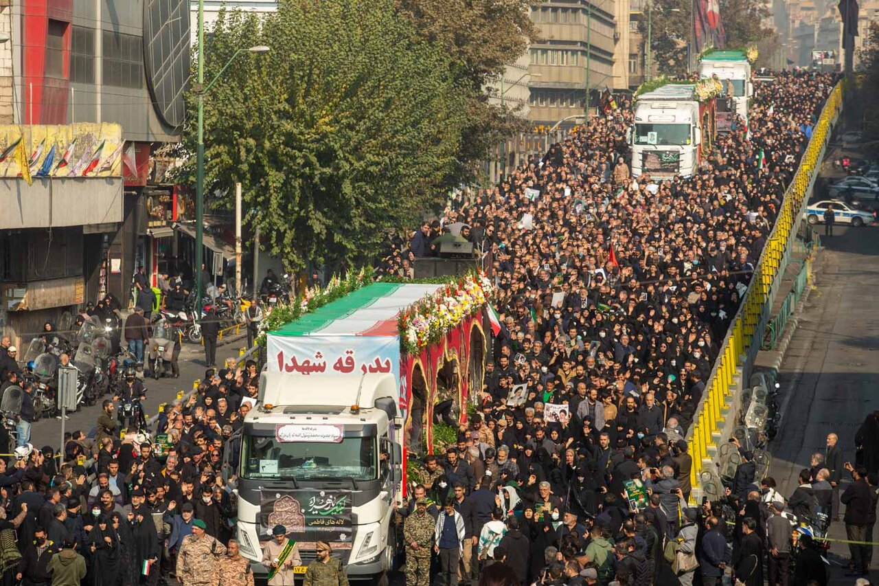 همشهری آنلاین – گزارش تصویری؛ تشییع پیکر مطهر یکصد لاله‌ زهرایی در پایتخت‌