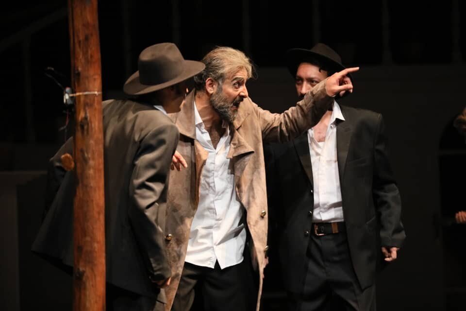 هادی مرزبان کارگردانی وفادار به متن در اجرا و دیالوگ نمایشنامه‌های رادی بود