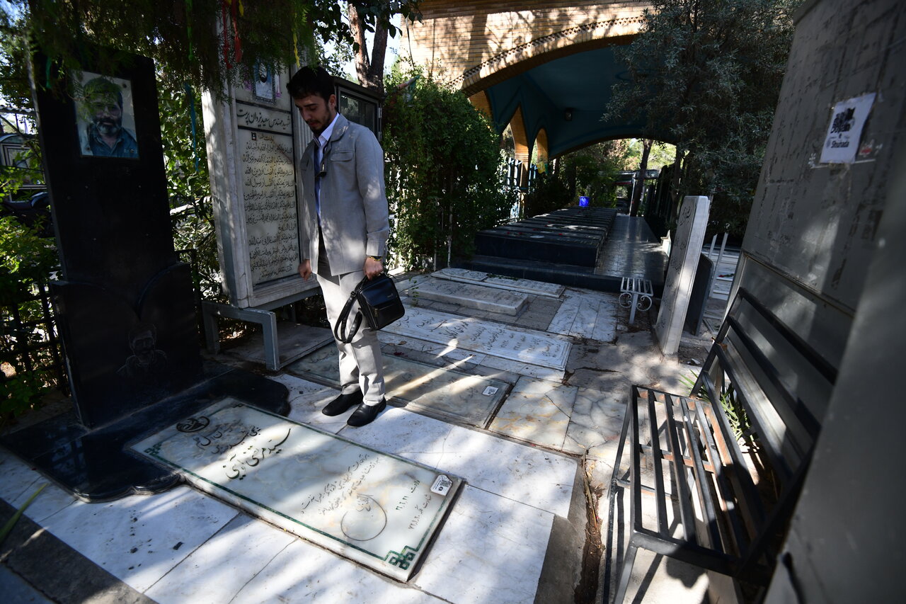 خط زیبا خاک را زر می‌کند