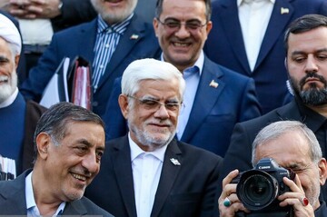 جنگ عارف و جعفر در دولت بحرانی شد؛ هشدار به پزشکیان |  این وزیر مدت‌هاست استعفا کرده و...