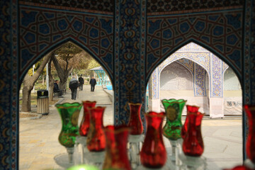 شتری که به حرم امام رضا(ع) پناه برد + عکس؛ ماجرا چه بود؟