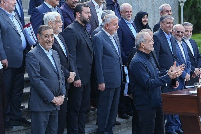 تغییر ناگهانی در راس دولت پزشکیان؟ | جدال ۲ ژنرال پزشکیان ؛ واقعی یا خبرسازی؟