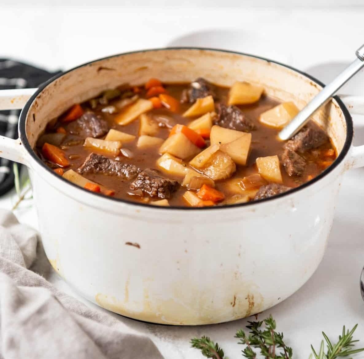 تاس‌کباب اصیل ایرانی؛ غذای ساده اما مجلسی برای روزهای پرمشغله