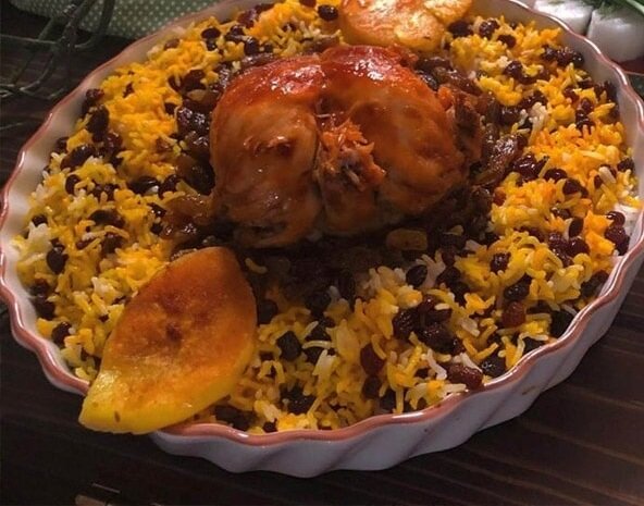 کشمش پلو شیرازی ؛ عطرِ گرمِ زعفران و شیرینی آرامبخش انگور خشک