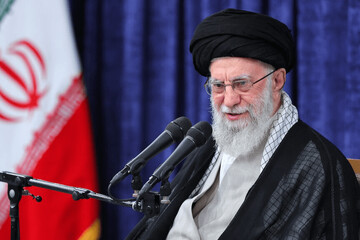 پیگیری وضعیت سلامت رضا امیرخانی از سوی رهبر انقلاب