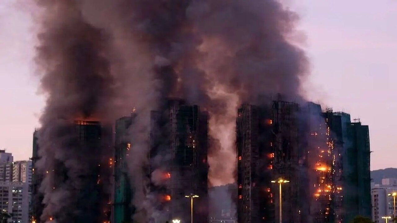 آتش‌سوزی هولناک برج‌های مسکونی در هنگ‌کنگ | بیش از ۳۲۰ نفر کشته و مفقود شده‌اند + تصاویر