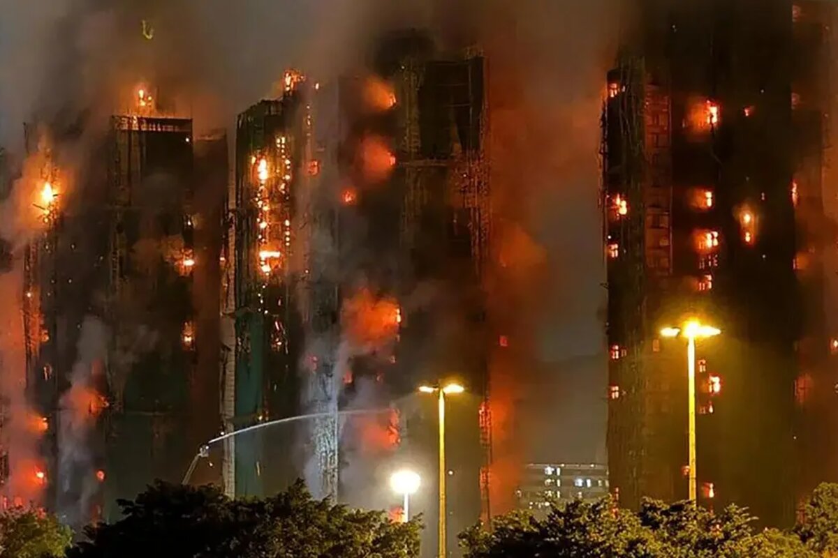 آتشسوزی هولناک برجهای مسکونی در هنگکنگ | بیش از ۳۲۰ نفر کشته و مفقود شدهاند + تصاویر