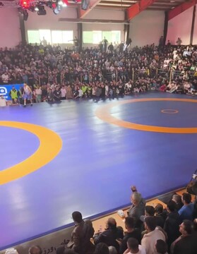 کشتی روی زمین، ازدحام روی سکو