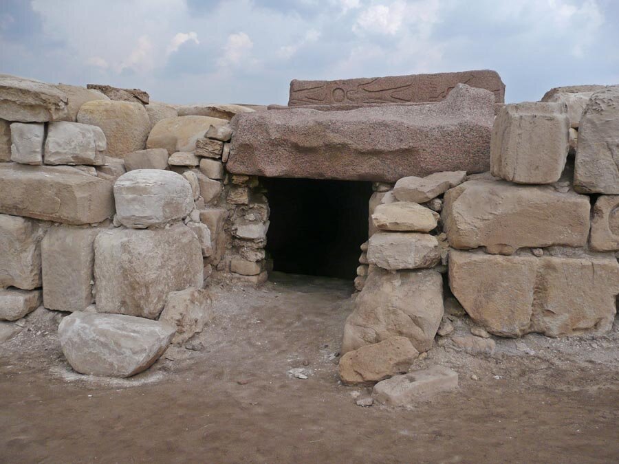 تانیس؛ شهری که تاریخ را بازنویسی میکند | فرعونی که در قبر یک فرعون دیگر دفن شد