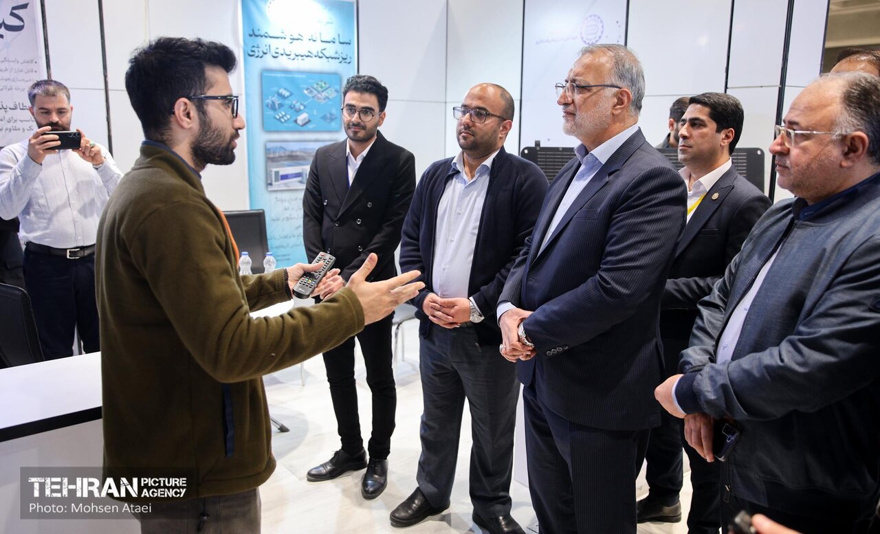 بازدید شهردار تهران از نمایشگاه دانش بنیان بلدیه