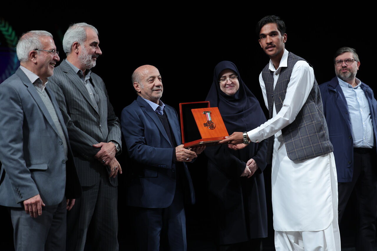 نه محرومیم نه مظلوم، توانمندیم! | گفت و گو با جوان سراوانی که نشان ملی امیر را گرفت