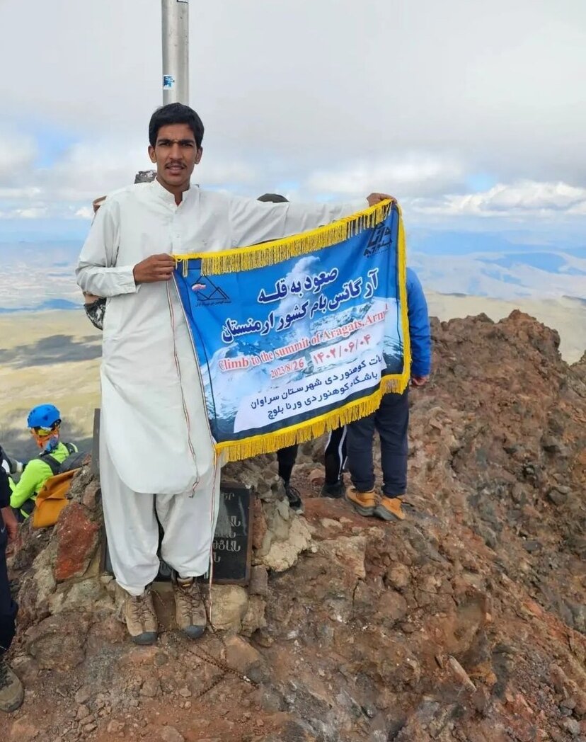 نه محرومیم نه مظلوم، توانمندیم! | گفت و گو با جوان سراوانی که نشان ملی امیر را گرفت