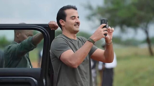 مدل گوشی و کتونی امیر قطر خبرساز شد؛ ببینید + عکس