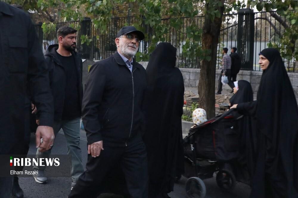 تصویری جالب از حضور سردار قاآنی فرمانده نیروی قدس سپاه در راهپیمایی حجاب