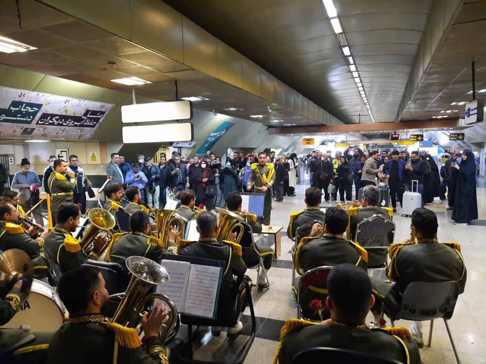 تصاویری خاص از حضور ارتش و مردم در مترو تئاترشهر | ببییند