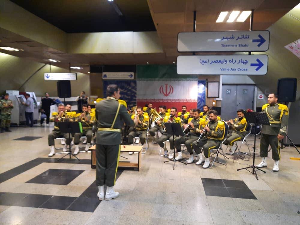 تصاویری خاص از حضور ارتش و مردم در مترو تئاترشهر | ببییند