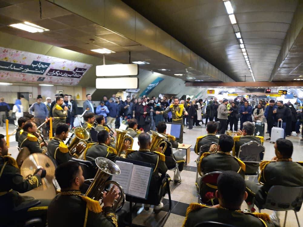 تصاویری خاص از حضور ارتش و مردم در مترو تئاترشهر | ببییند