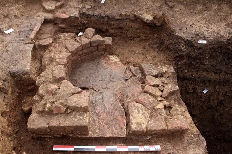 کوزه‌ شکسته ۱۷۰۰ ساله پر از سکه بود! | عکس