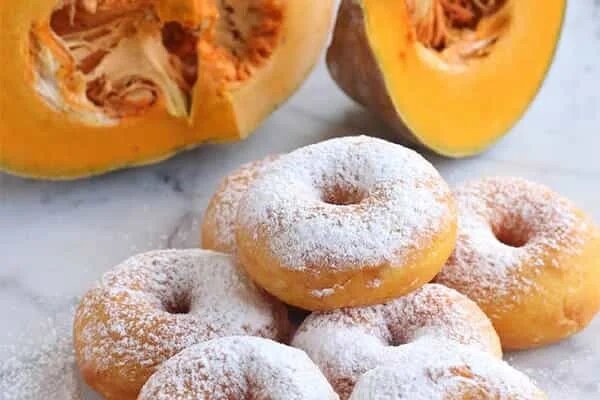 دونات کدو حلوایی ؛ ترکیب رنگ و طعم پاییزی برای شب یلدا