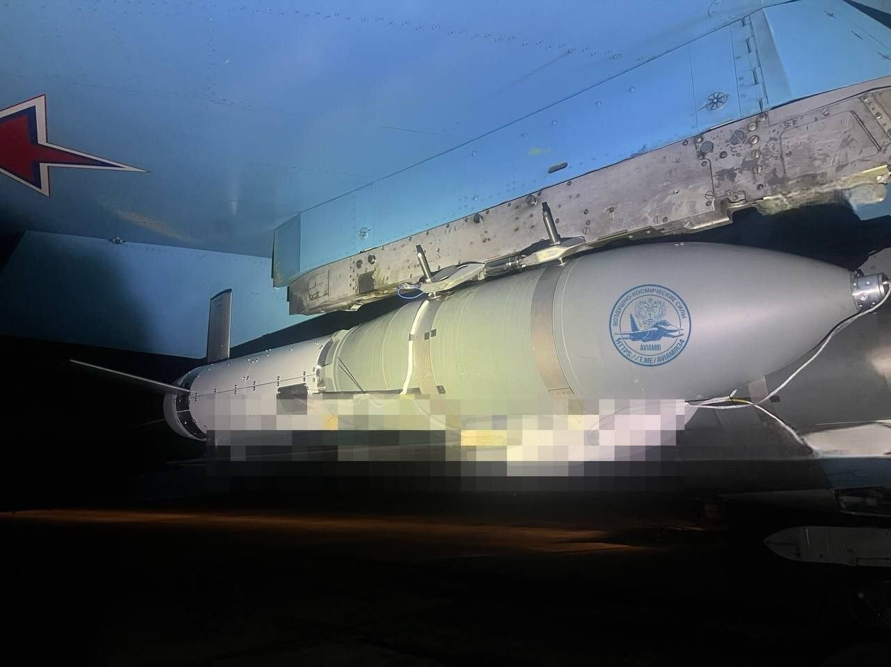 بمب هدایت شونده پیشرفته زیر یک جنگنده سوخو ۳۴ + عکس
