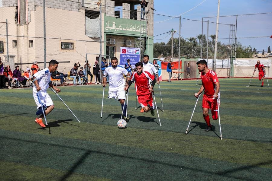 فوتبال امید در میانه جنگ! | تصاویری از مسابقات فوتبال افراد قطع عضو شده در غزه