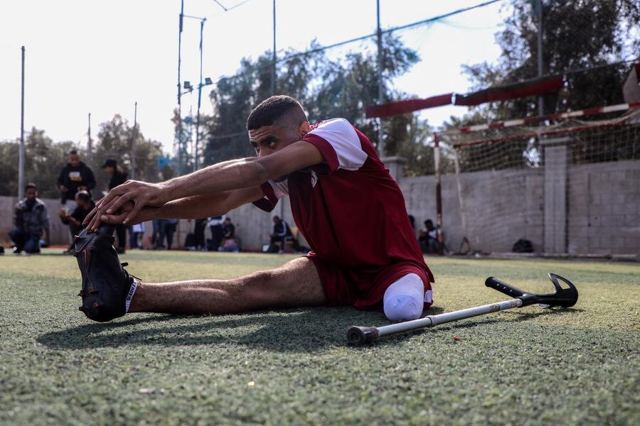 فوتبال امید در میانه جنگ! | تصاویری از مسابقات فوتبال افراد قطع عضو شده در غزه
