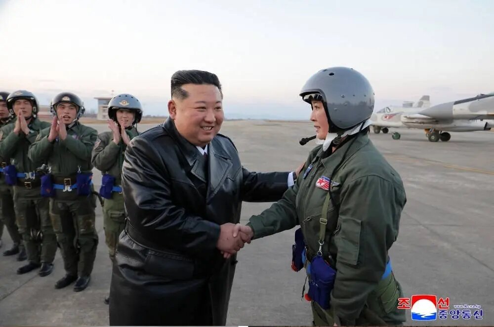 زنان خلبان در آسمان سرزمین ممنوعه | تصاویر