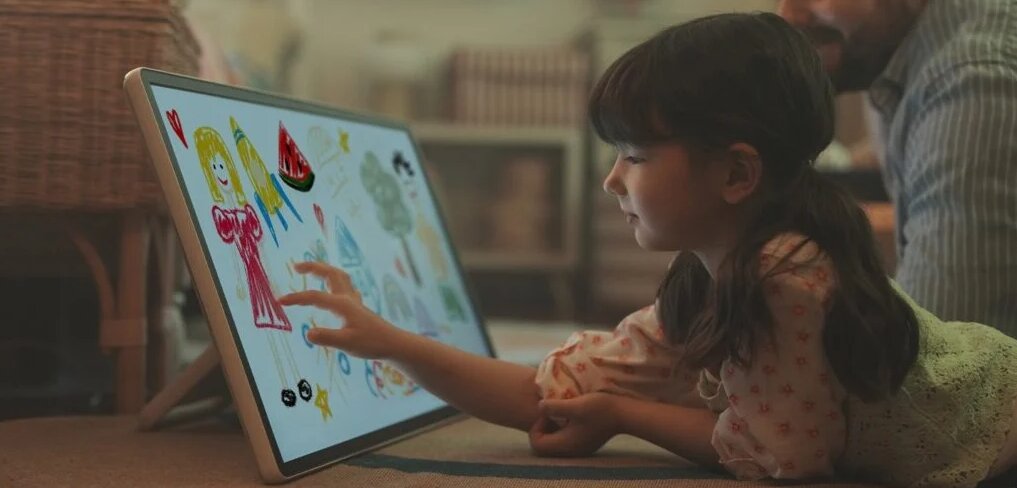 رونمایی رسمی از یک تلویزیون همراه در جزیره