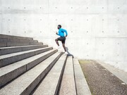 نفس‌نفس زدن بعد از بالا رفتن از پله‌ها؛ طبیعی است یا نشانه مشکل؟