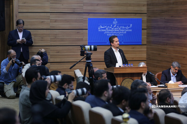 نشست خبری رئیس مجلس شورای اسلامی