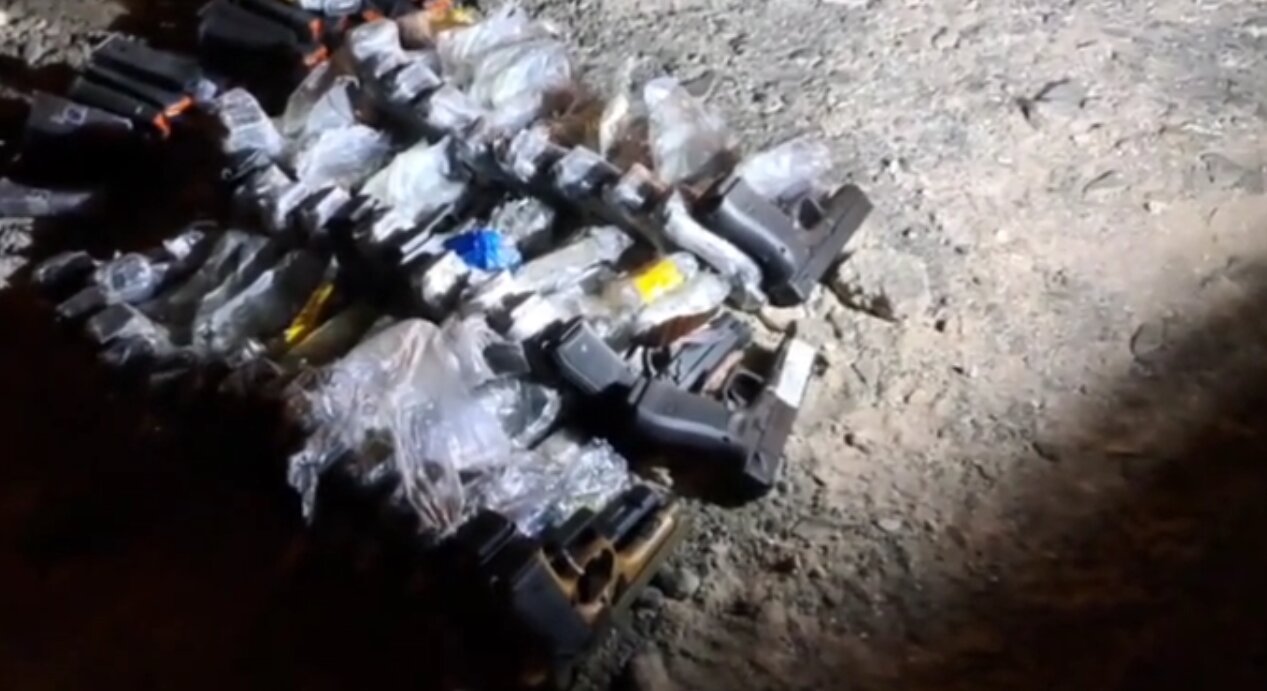 اولین تصاویر از ۴۰ قبضه کلت کمری آمریکایی در سیستان و بلوچستان | ویدئو