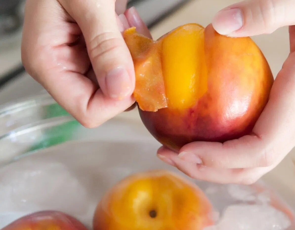  سس هلو خانگی ؛ شفاف، خوش طعم و مناسب برای سرو انواع دسر